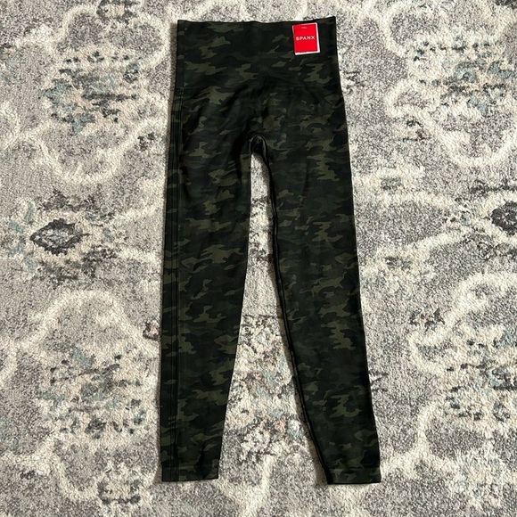 Spanx Look at me Now Green Camo Leggings - Picture 1 of 7